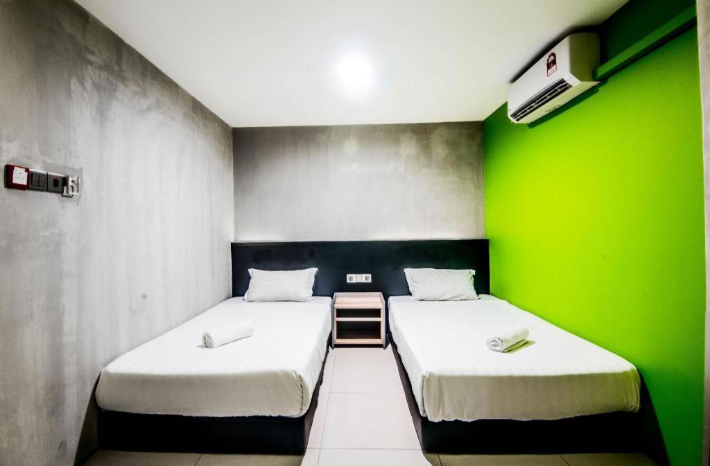 Monaco Boutique Hotel Sadong Jaya Kota Kinabalu Exterior foto