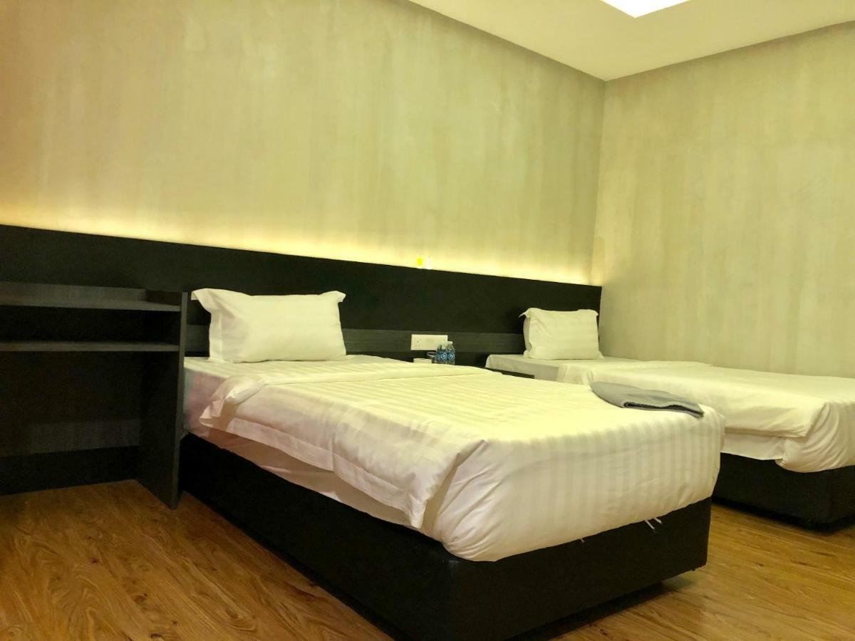 Monaco Boutique Hotel Sadong Jaya Kota Kinabalu Exterior foto